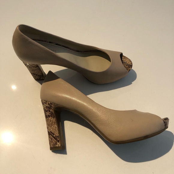 NATURALIZER N5 Comfort Cream & Professional 3" Heels Size 8 Wide - Picture 2 of 5